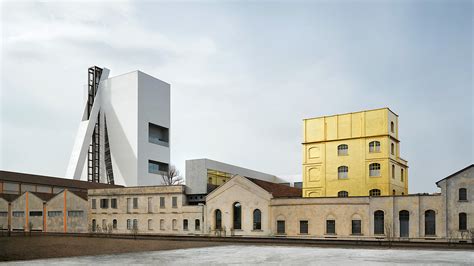 fondazione prada alla luce del tramonto la torre|torre fondazione prada.